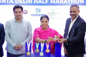 CM Rekha Gupta unveils the finisher medal