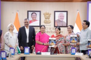 CM Rekha Gupta unveils the finisher medal for the Delhi Half Marathon 2026